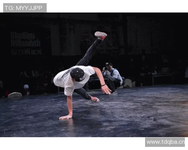 广州街舞队与西安街舞队赛后分析灵活性表现及战术对比